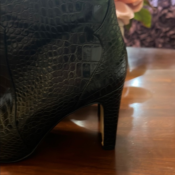 Chinese Laundry Black Crocodile Pattern Women's Boots - Picture 3 of 9